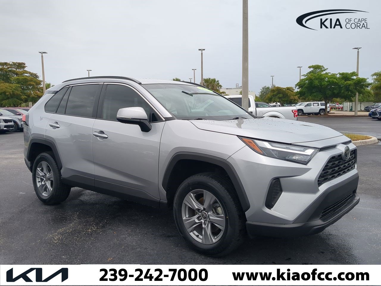 Used 2022 Toyota RAV4 XLE with VIN 2T3W1RFV7NC199552 for sale in Cape Coral, FL
