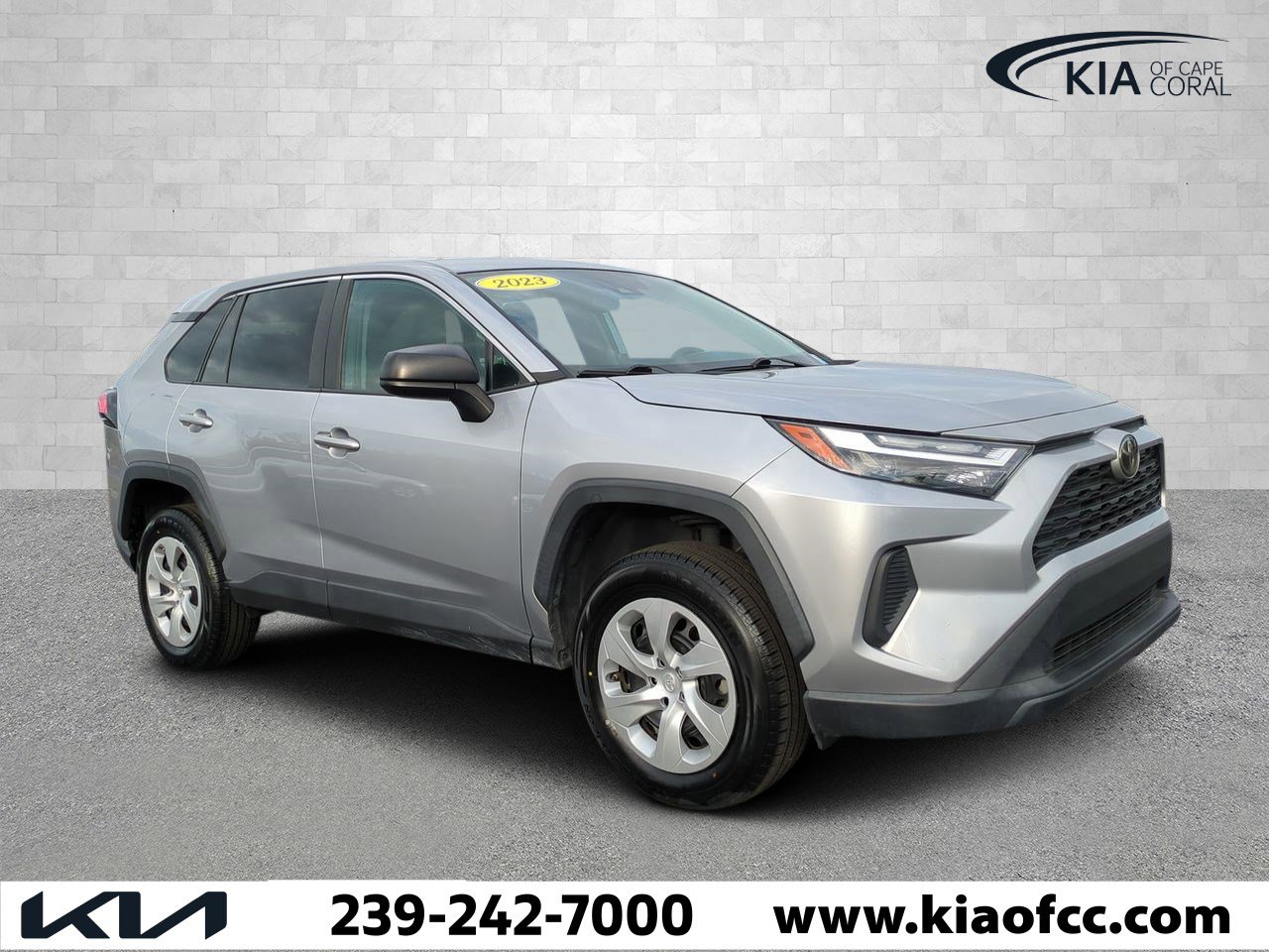 2023 Toyota RAV4 LE's photo