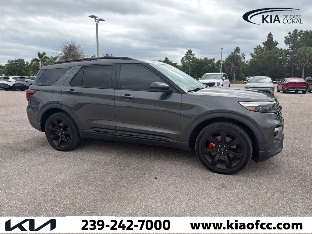 2020 Ford Explorer ST photo 4