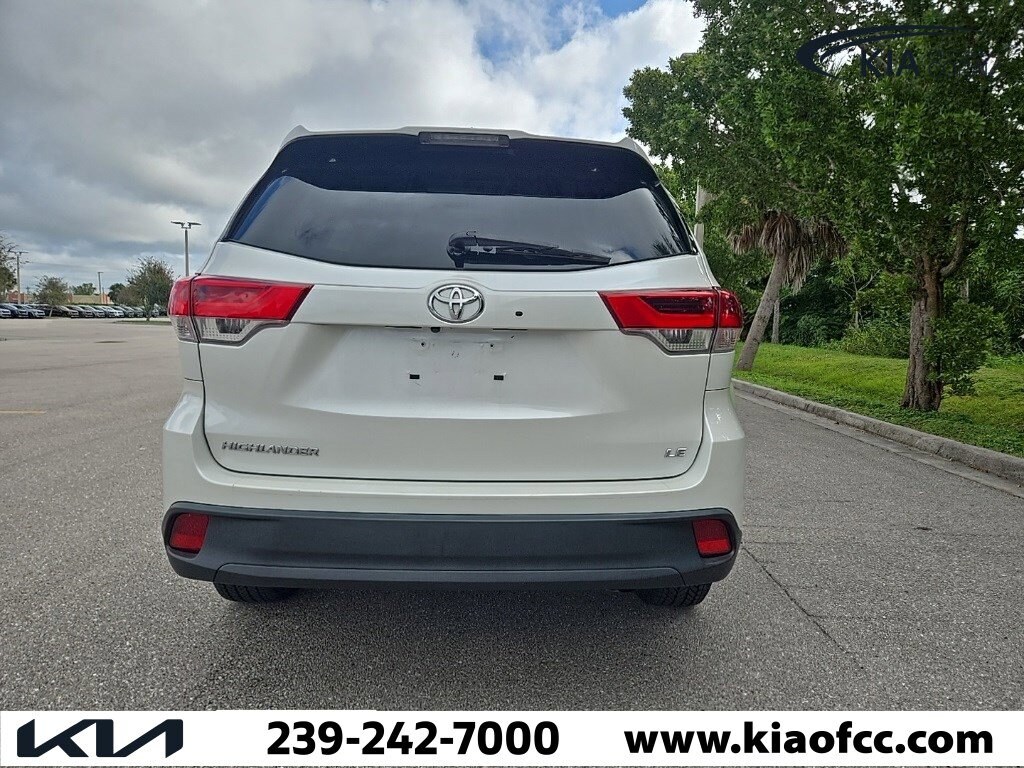 2019 Toyota Highlander LE Plus photo 3