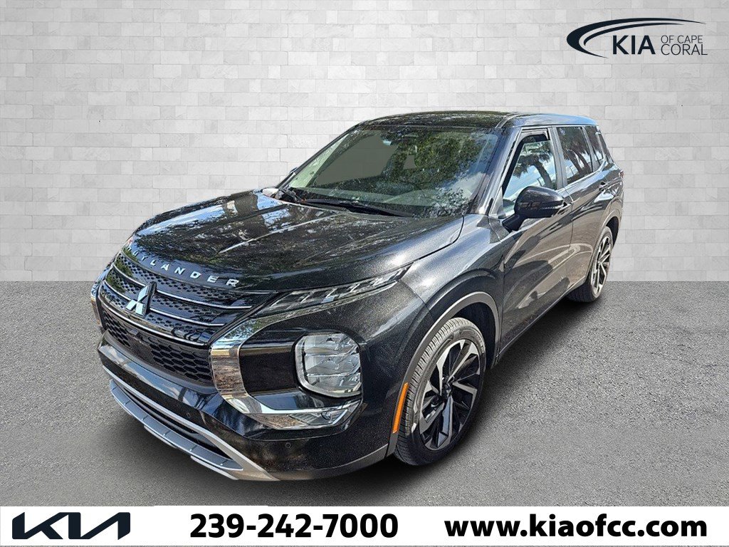 2024 Mitsubishi Outlander SE's photo