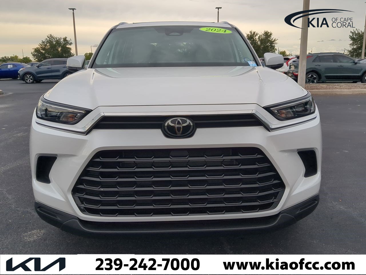 2024 Toyota Highlander Hybrid XLE photo 2