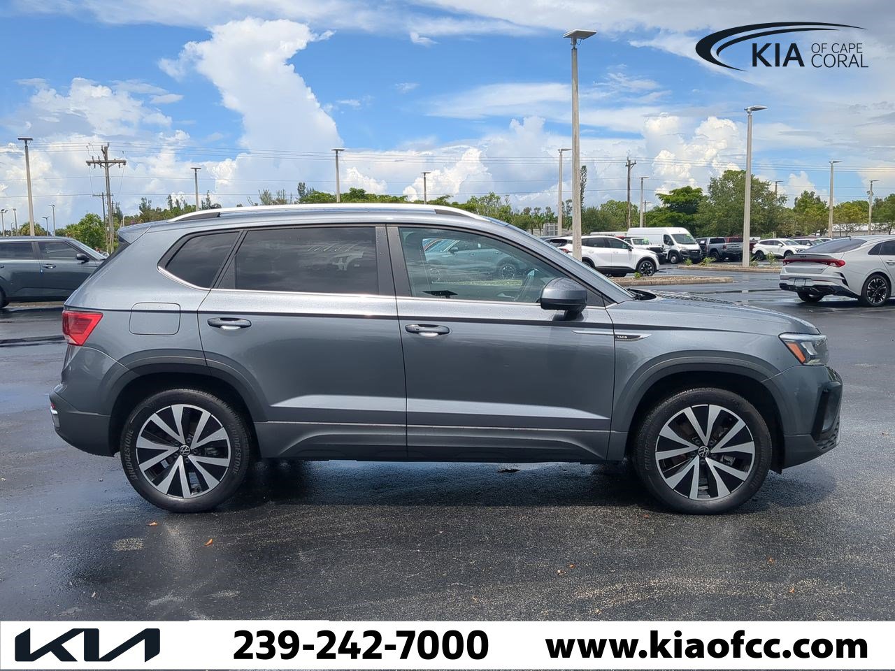 2022 Volkswagen Taos SE photo 2