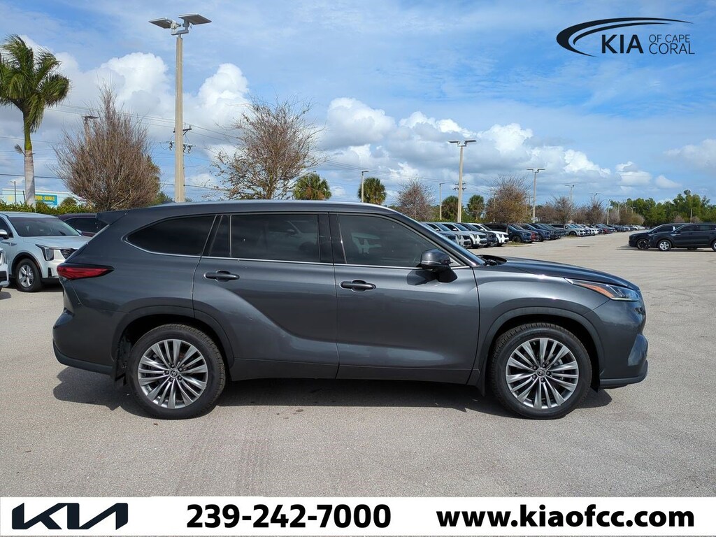 Used 2023 Toyota Highlander L SUV