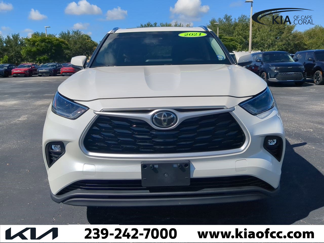 2021 Toyota Highlander XLE photo 2
