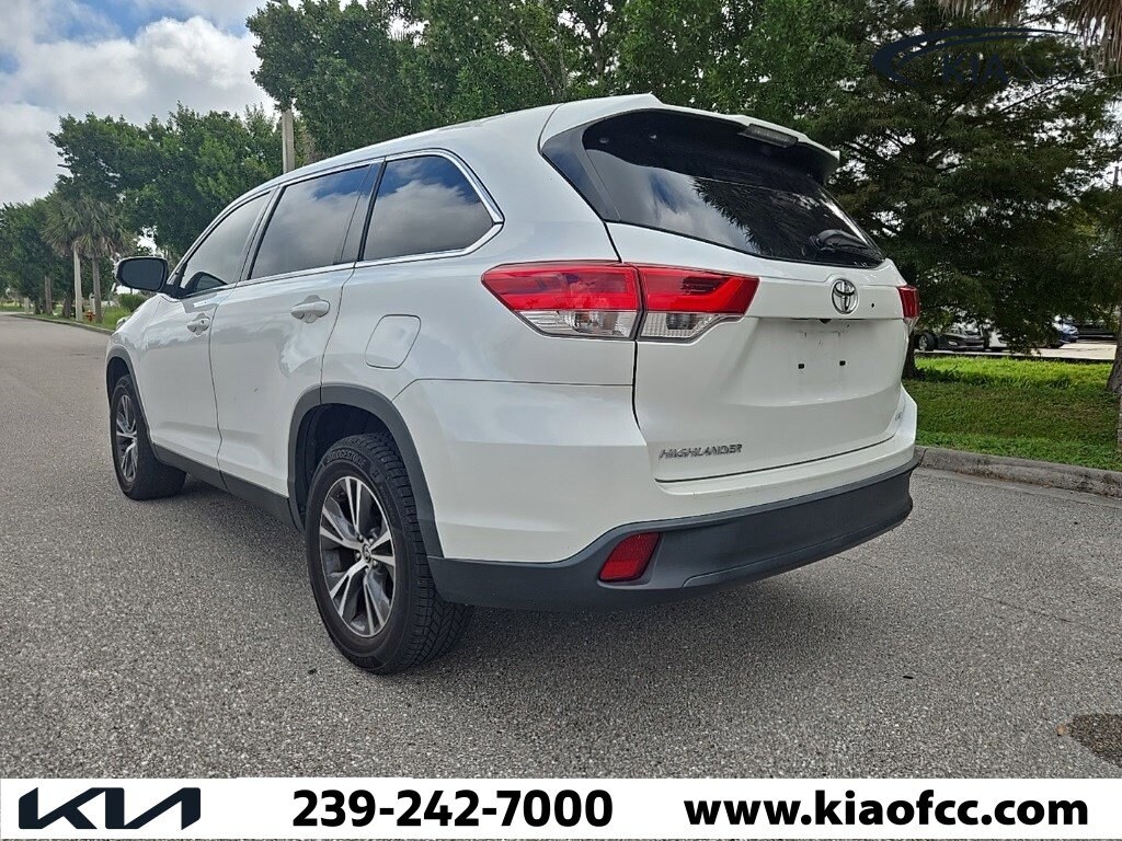 2019 Toyota Highlander LE Plus photo 4