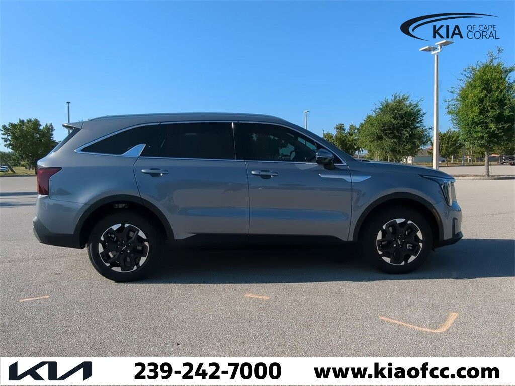 2024 Kia Sorento S photo 3