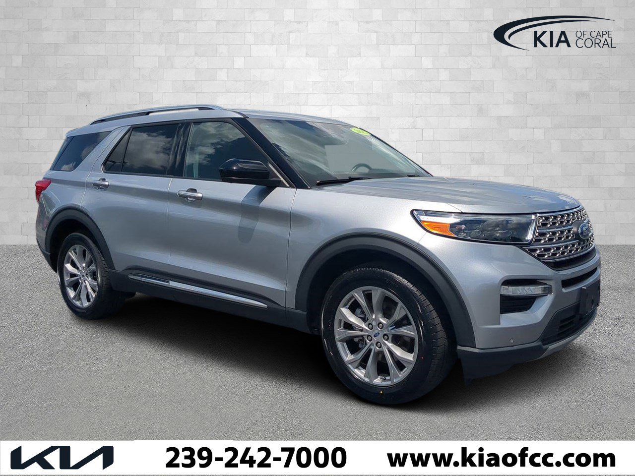 2023 Ford Explorer Limited's photo