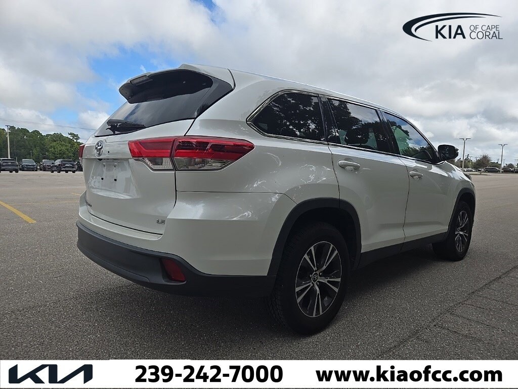 2019 Toyota Highlander LE Plus photo 2