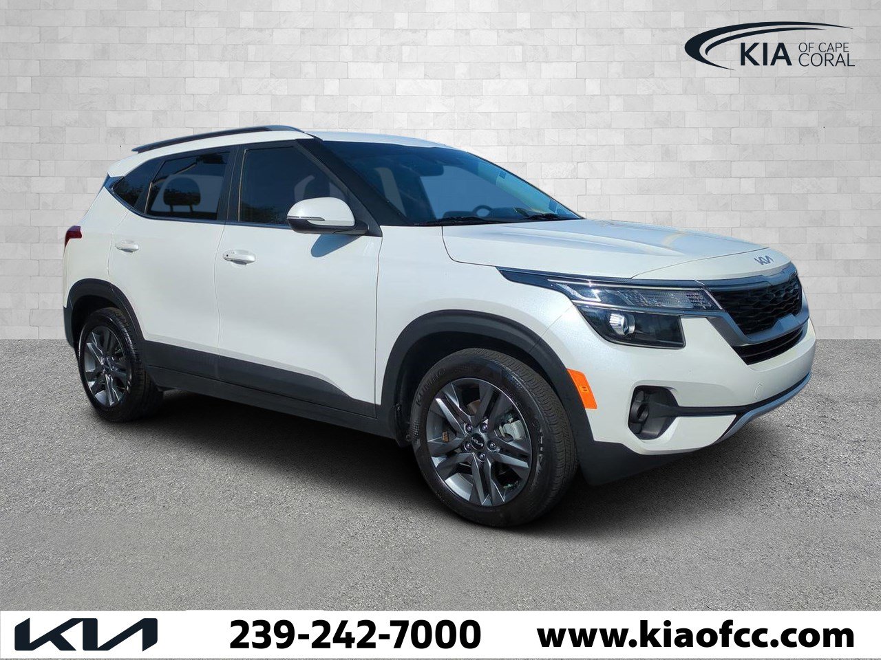 2023 Kia Seltos S's photo