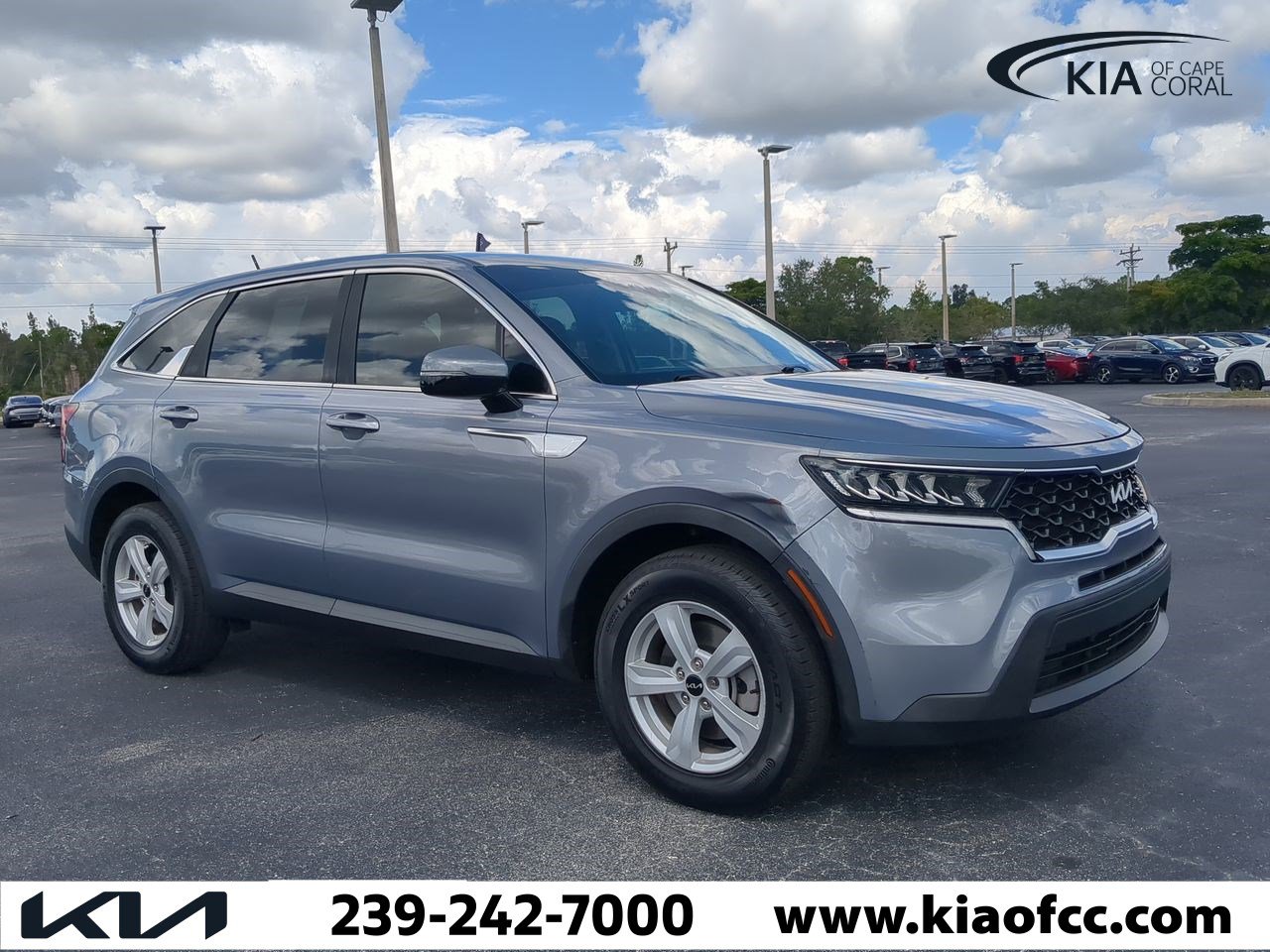2022 Kia Sorento LX photo 2