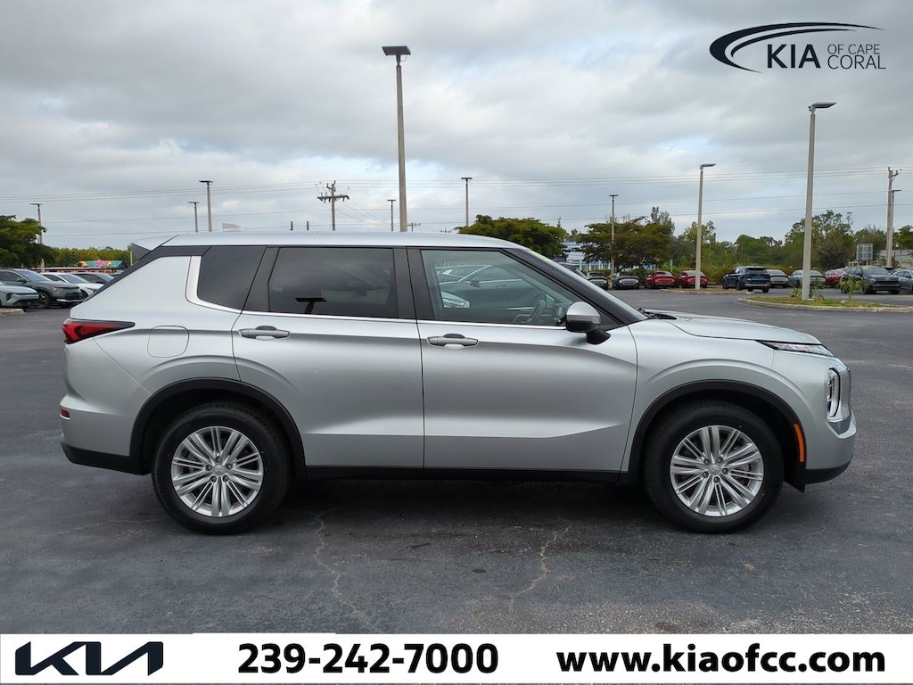Used 2024 Mitsubishi Outlander ES SUV