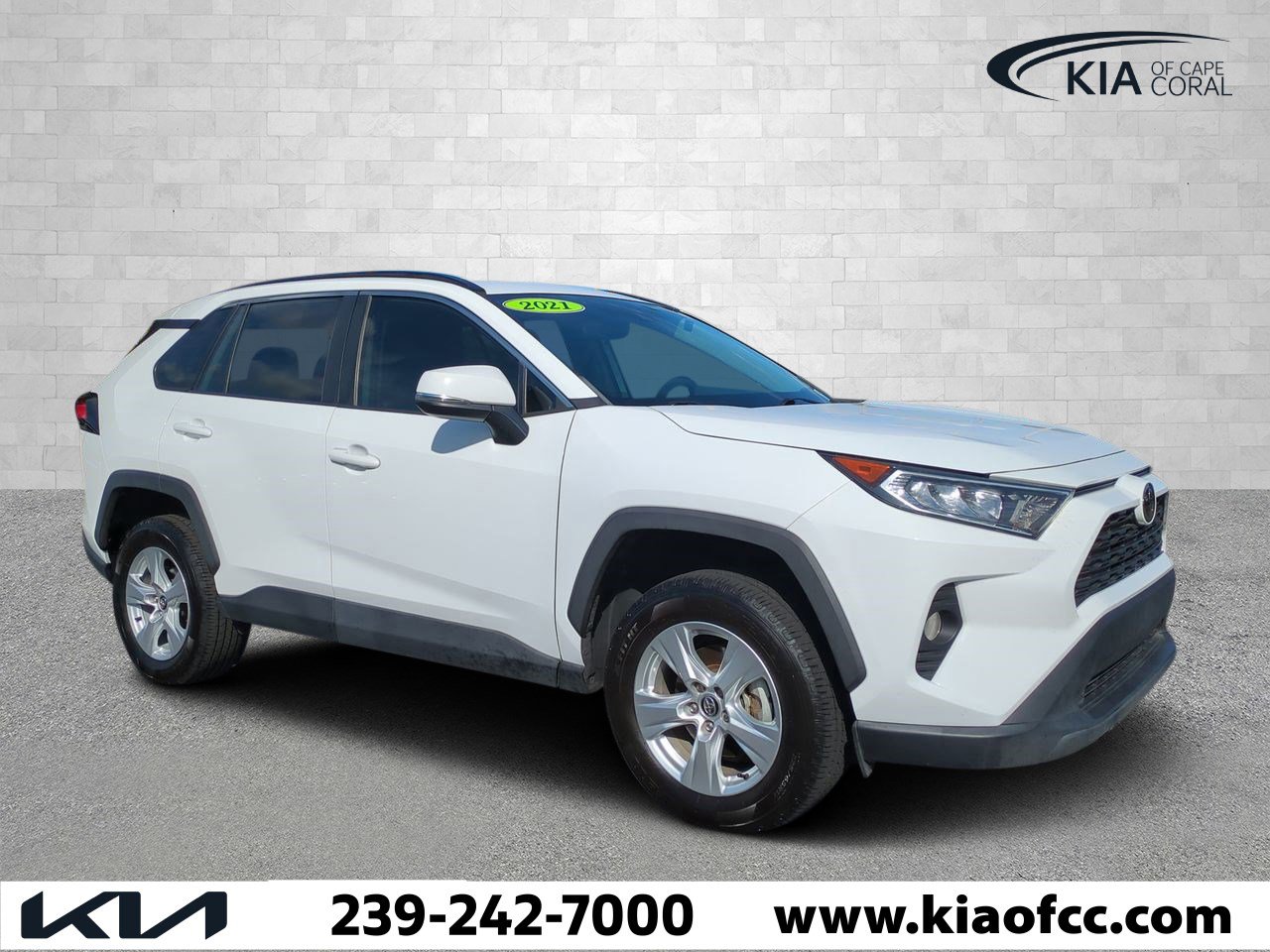 2021 Toyota RAV4 XLE's photo