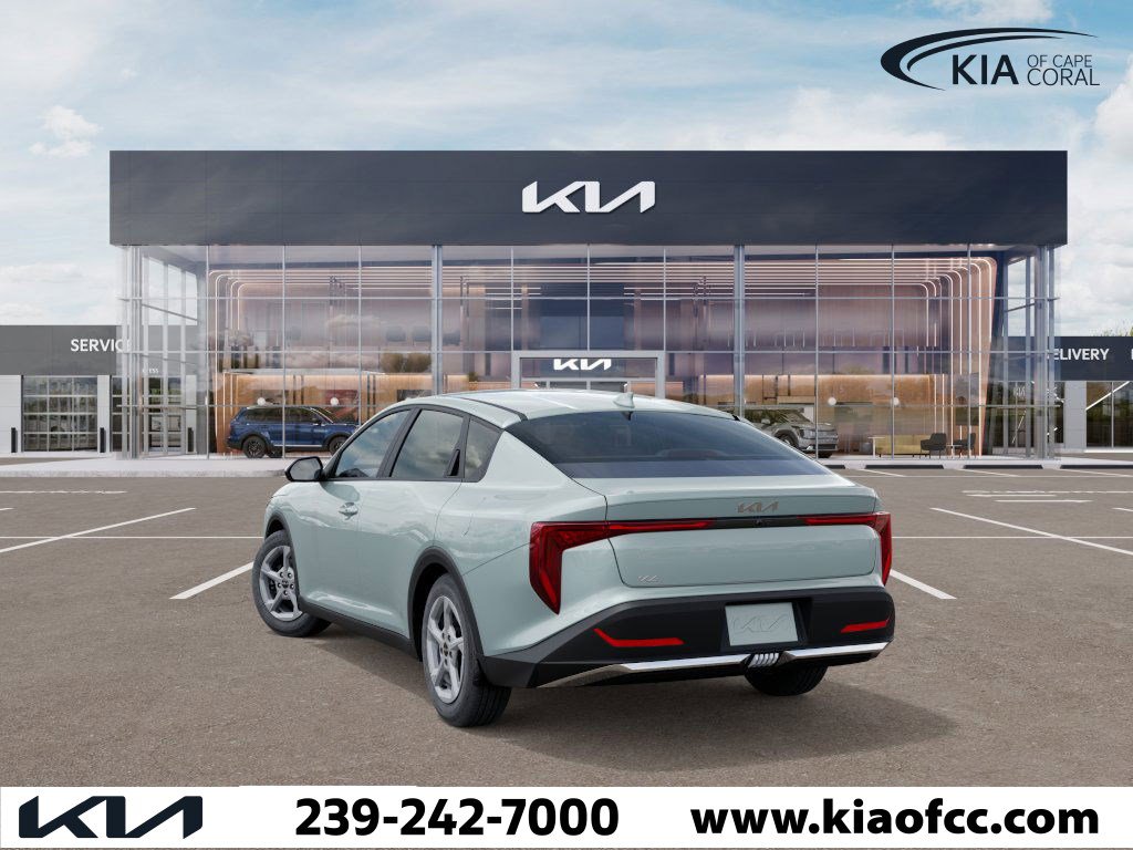 2025 Kia K4 LXS photo 3