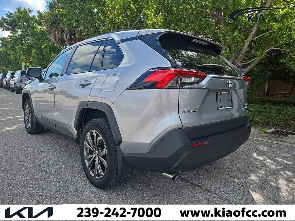 2024 Toyota RAV4 Hybrid XLE Premium photo 3