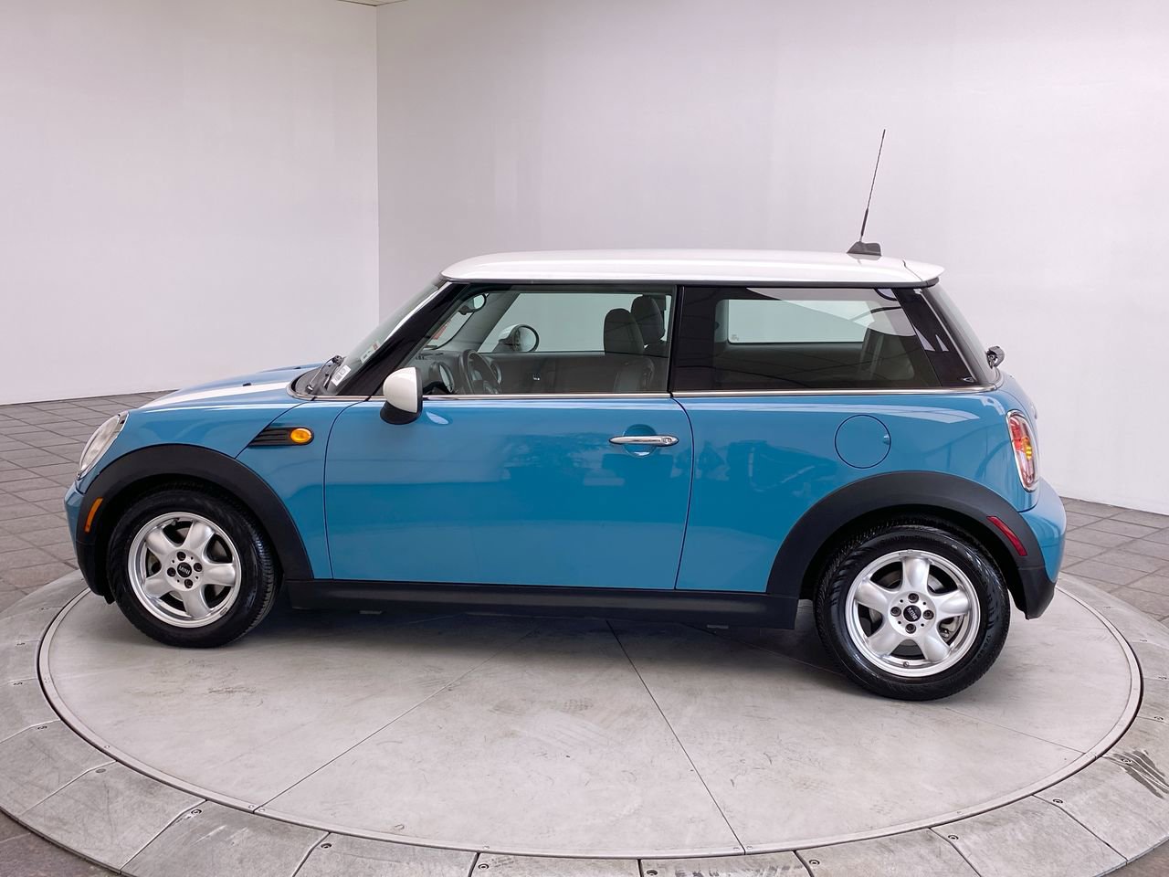 Used 2009 MINI Cooper  with VIN WMWMF33559TW74789 for sale in Carson, CA