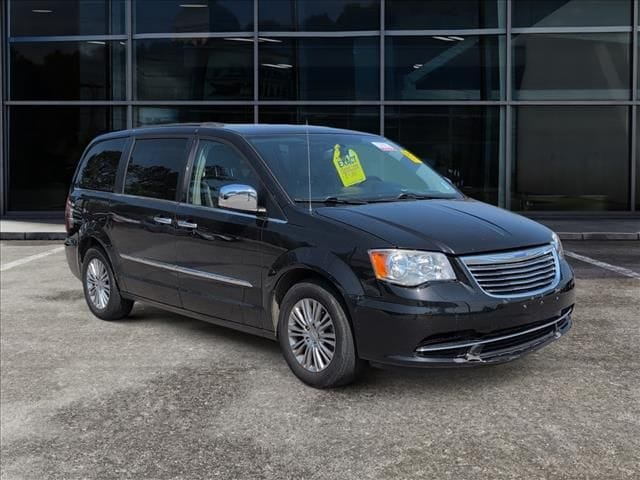 2015 Chrysler Town & Country Touring-L
