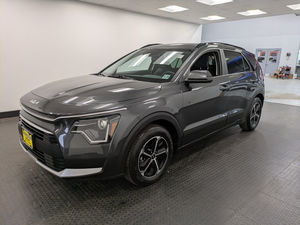 2024 Kia Niro LX's photo