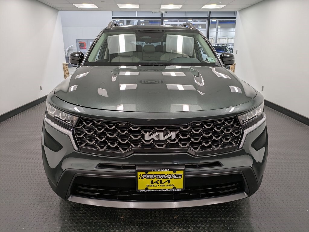 2022 Kia Sorento S photo 2