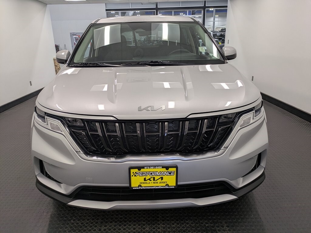 2022 Kia Carnival LX photo 2