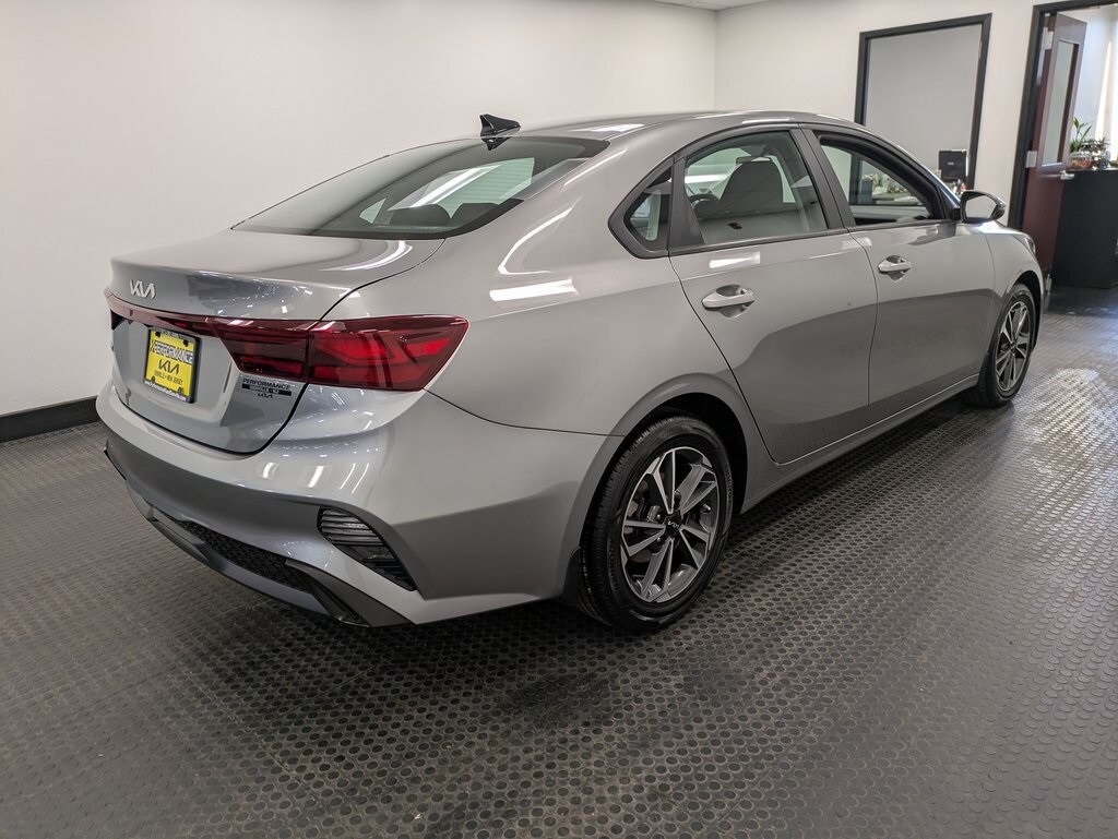 2023 Kia Forte LXS photo 4