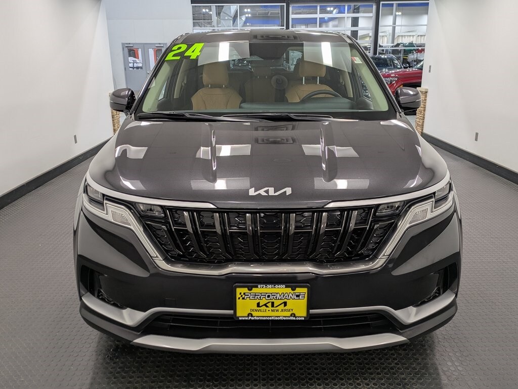 2024 Kia Carnival LX photo 2