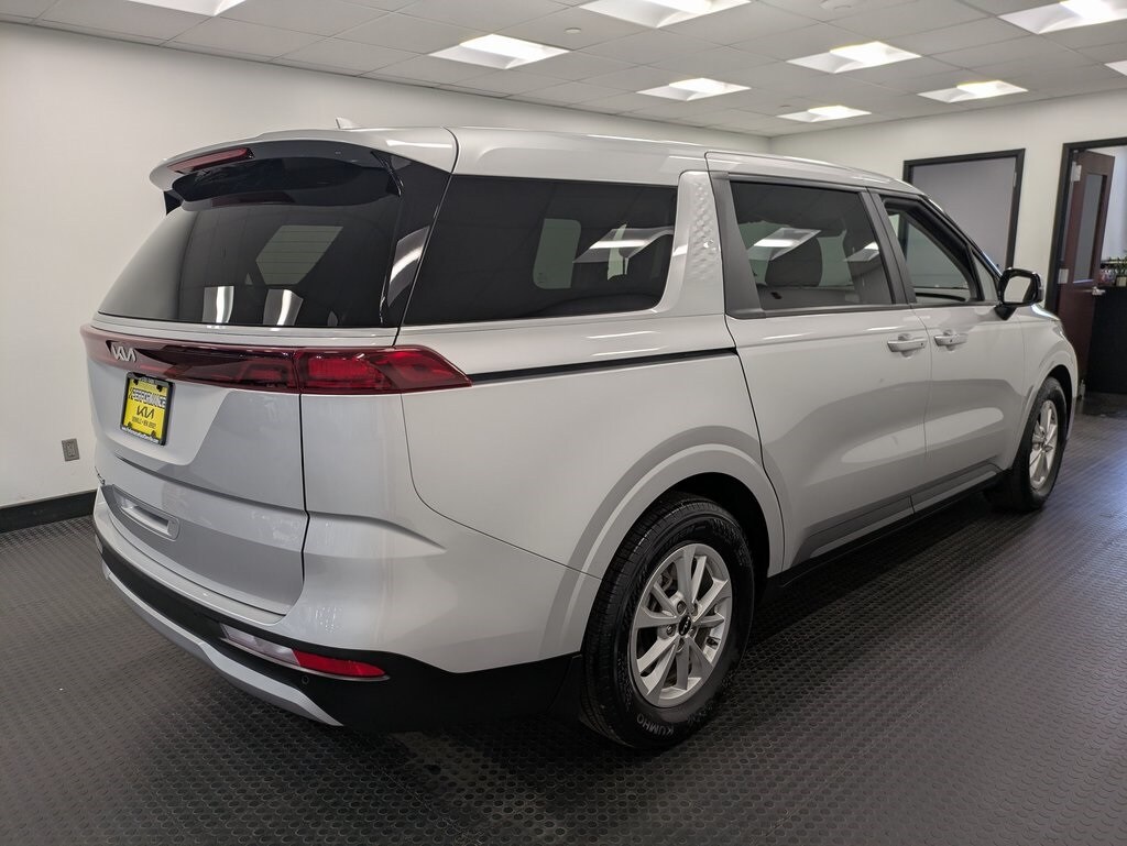 2022 Kia Carnival LX photo 4