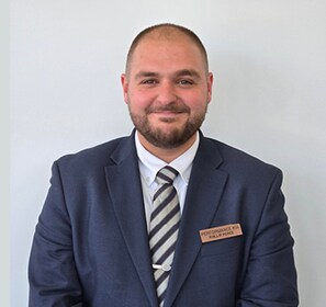 Staff member Phil Peres  from ID_0d8905