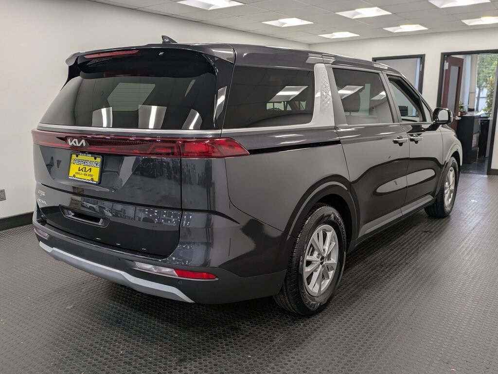 2024 Kia Carnival LX photo 4