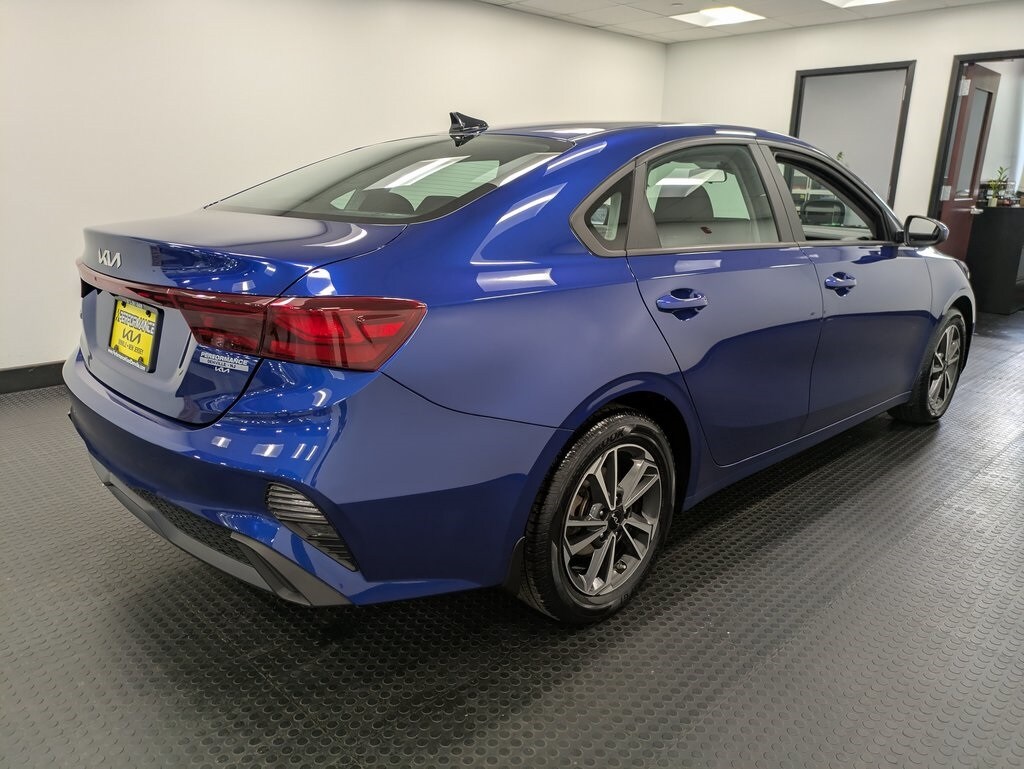 2023 Kia Forte LXS photo 3