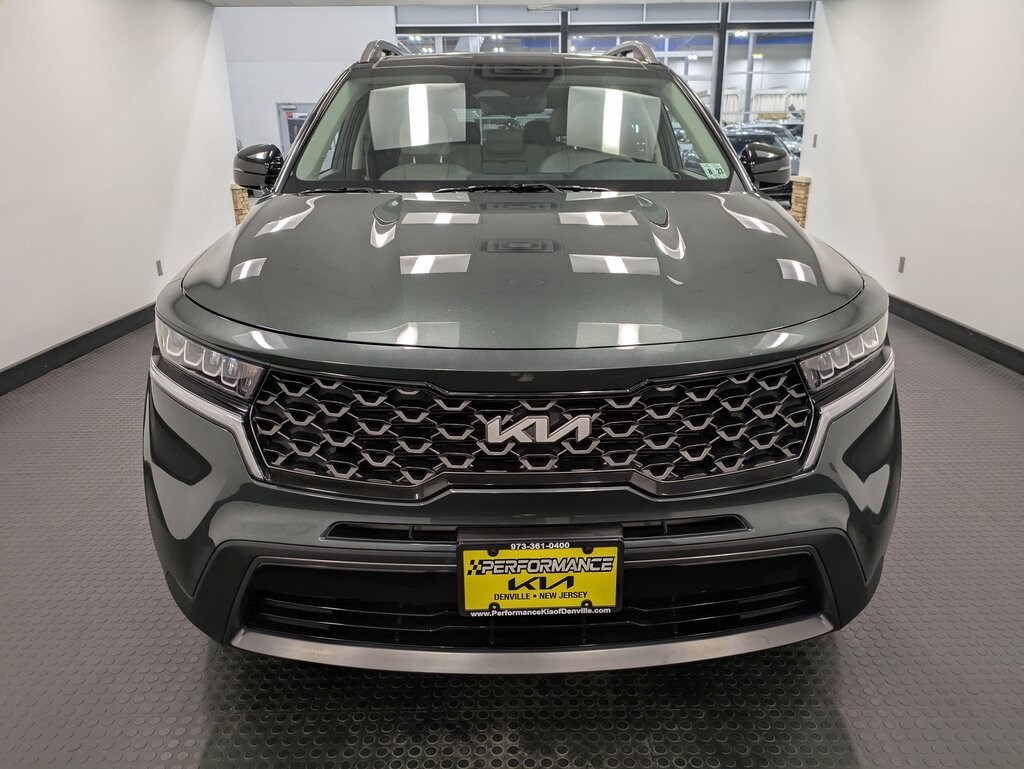 2022 Kia Sorento S photo 2