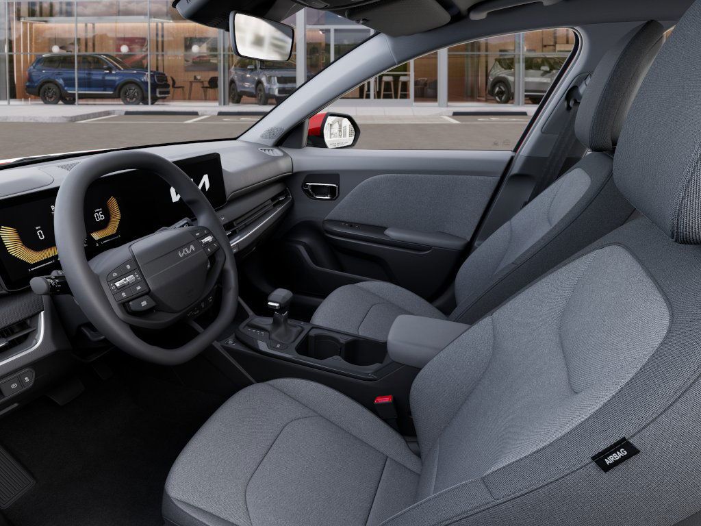 2025 Kia K4 LXS - Photo 17