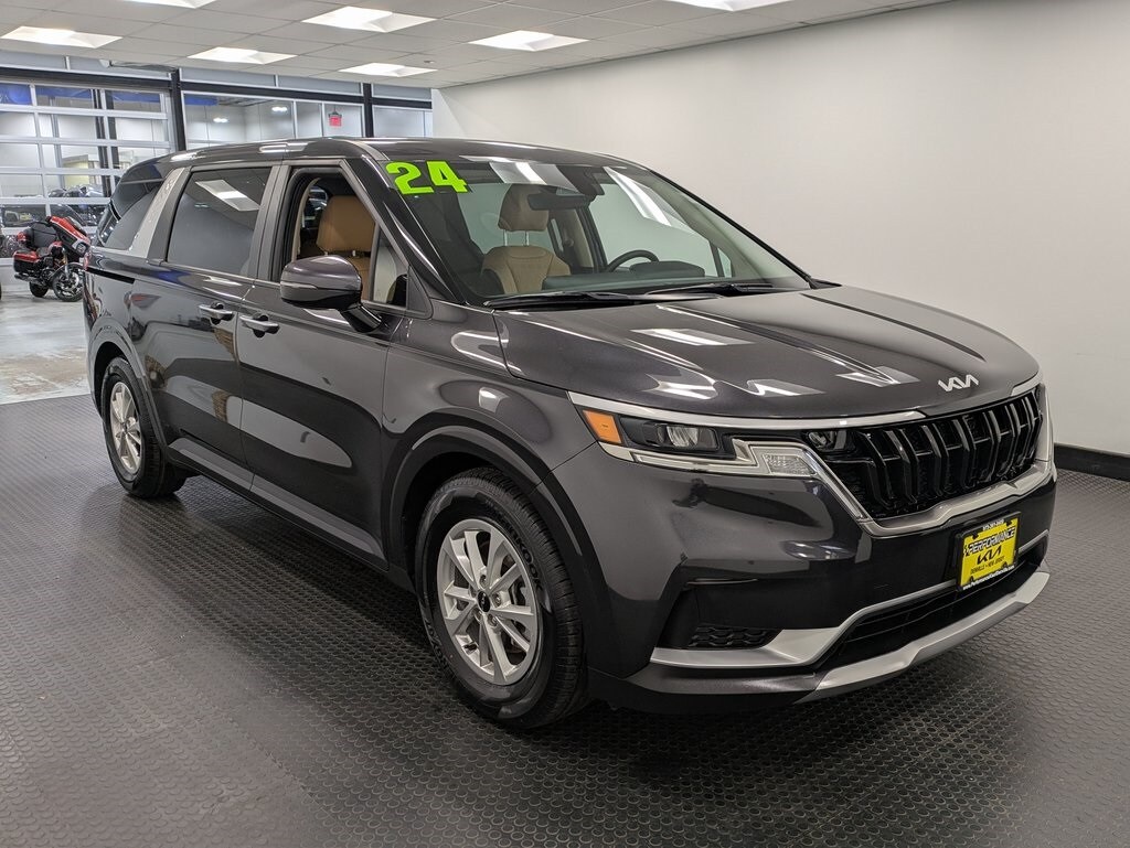 2024 Kia Carnival LX photo 3