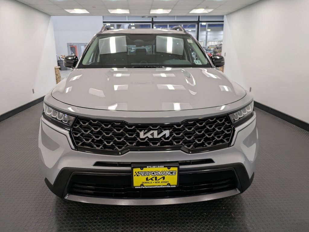 2022 Kia Sorento S photo 2