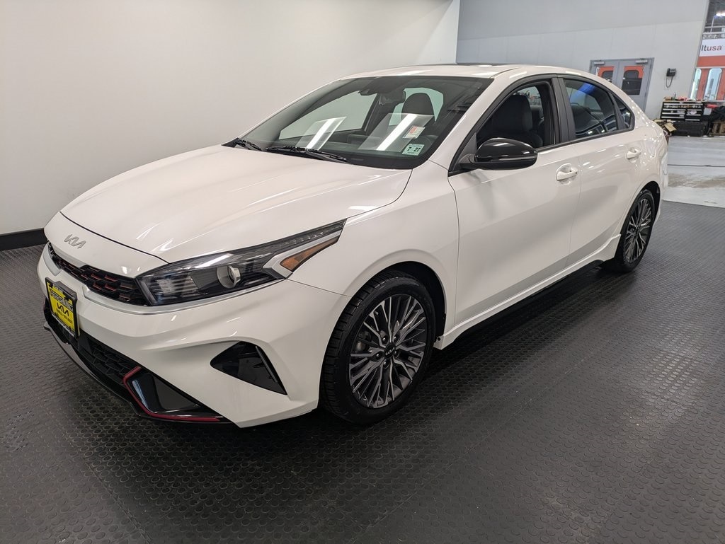 2022 Kia FORTE GT-Line's photo