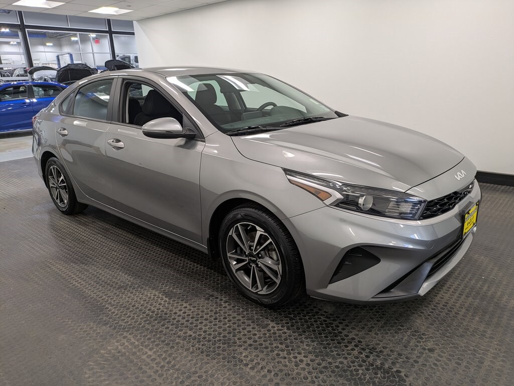 2023 Kia Forte LXS photo 3