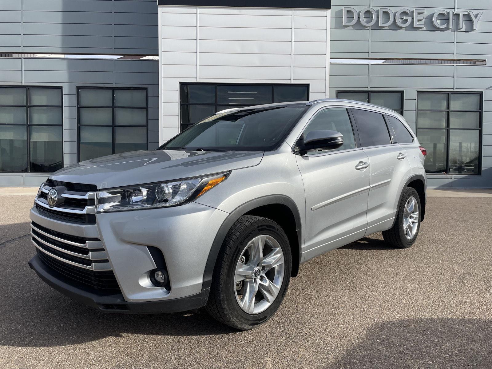 Used 2019 Toyota Highlander Limited with VIN 5TDDZRFH4KS740286 for sale in Dodge City, KS