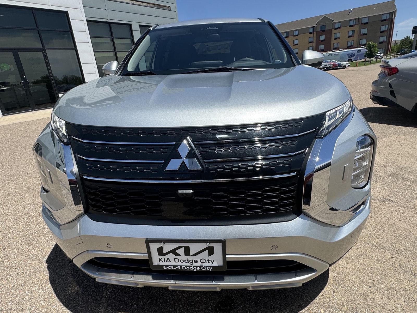 2024 Mitsubishi Outlander SE photo 4