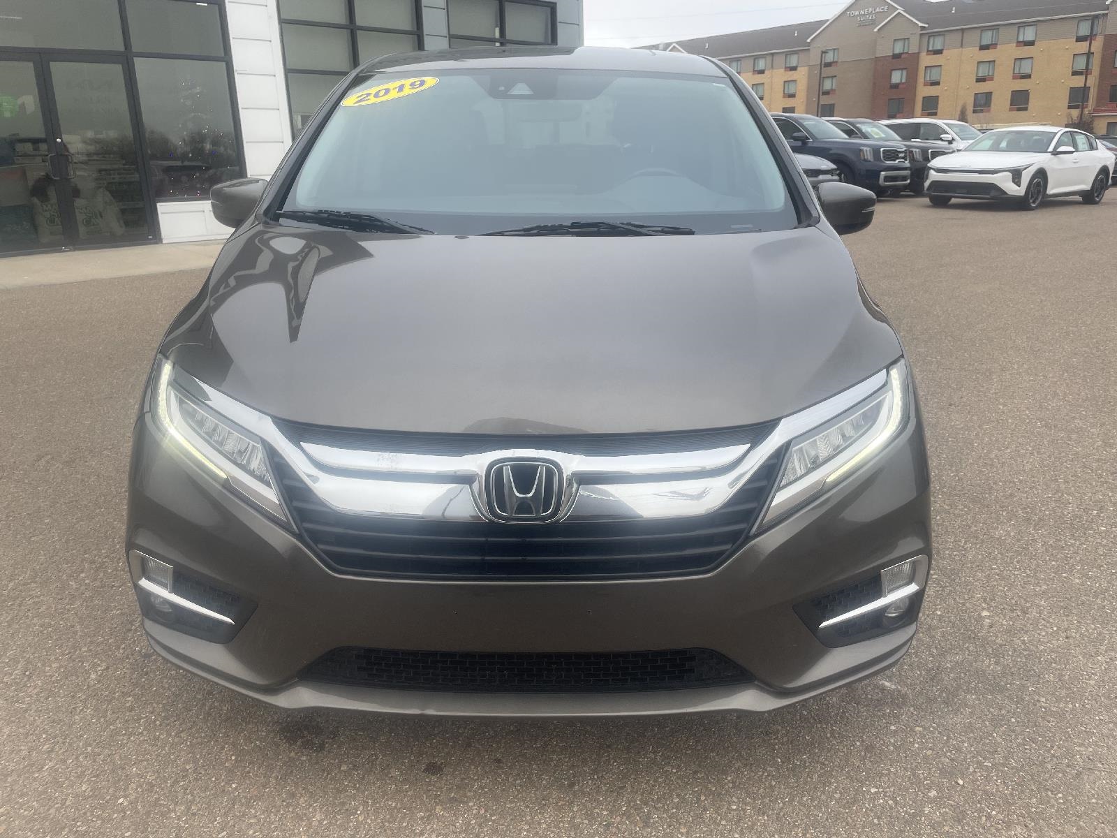 Used 2019 Honda Odyssey Elite with VIN 5FNRL6H98KB029741 for sale in Dodge City, KS