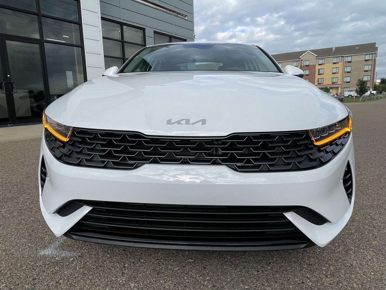 2023 Kia K5 LXS photo 2