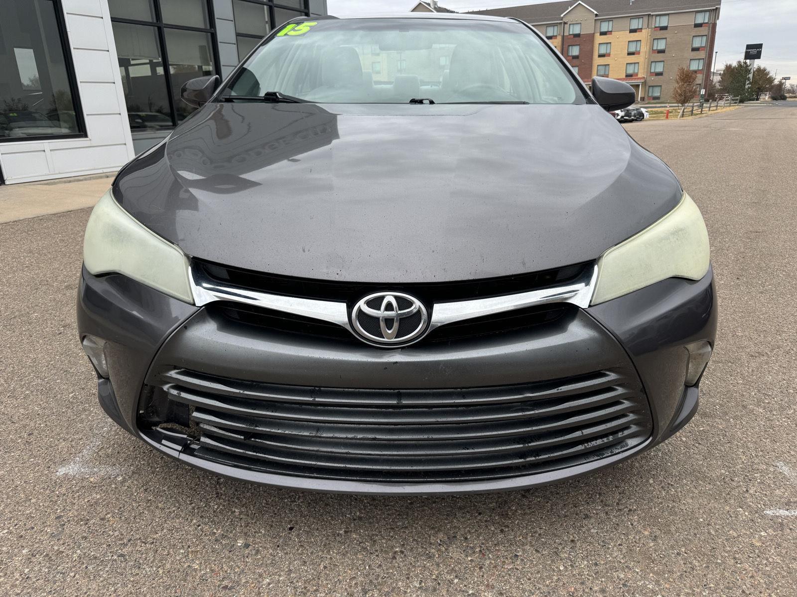 2015 Toyota Camry LE photo 2