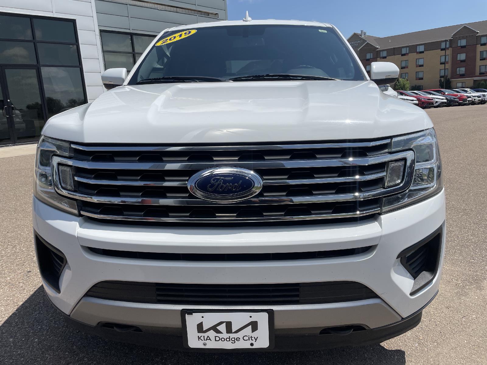 Used 2019 Ford Expedition XLT with VIN 1FMJU1JT4KEA40395 for sale in Dodge City, KS