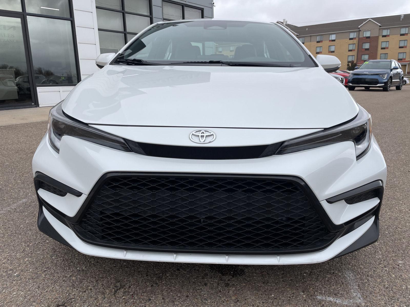 2023 Toyota Corolla SE photo 3