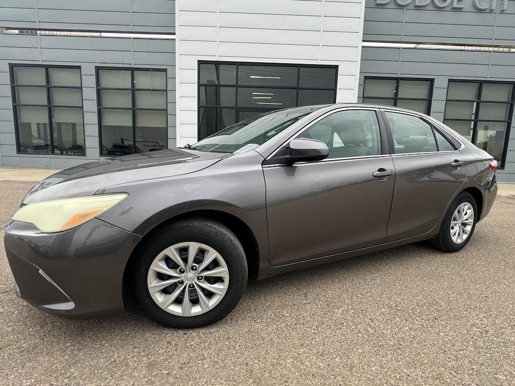 Used 2015 Toyota Camry LE Sedan