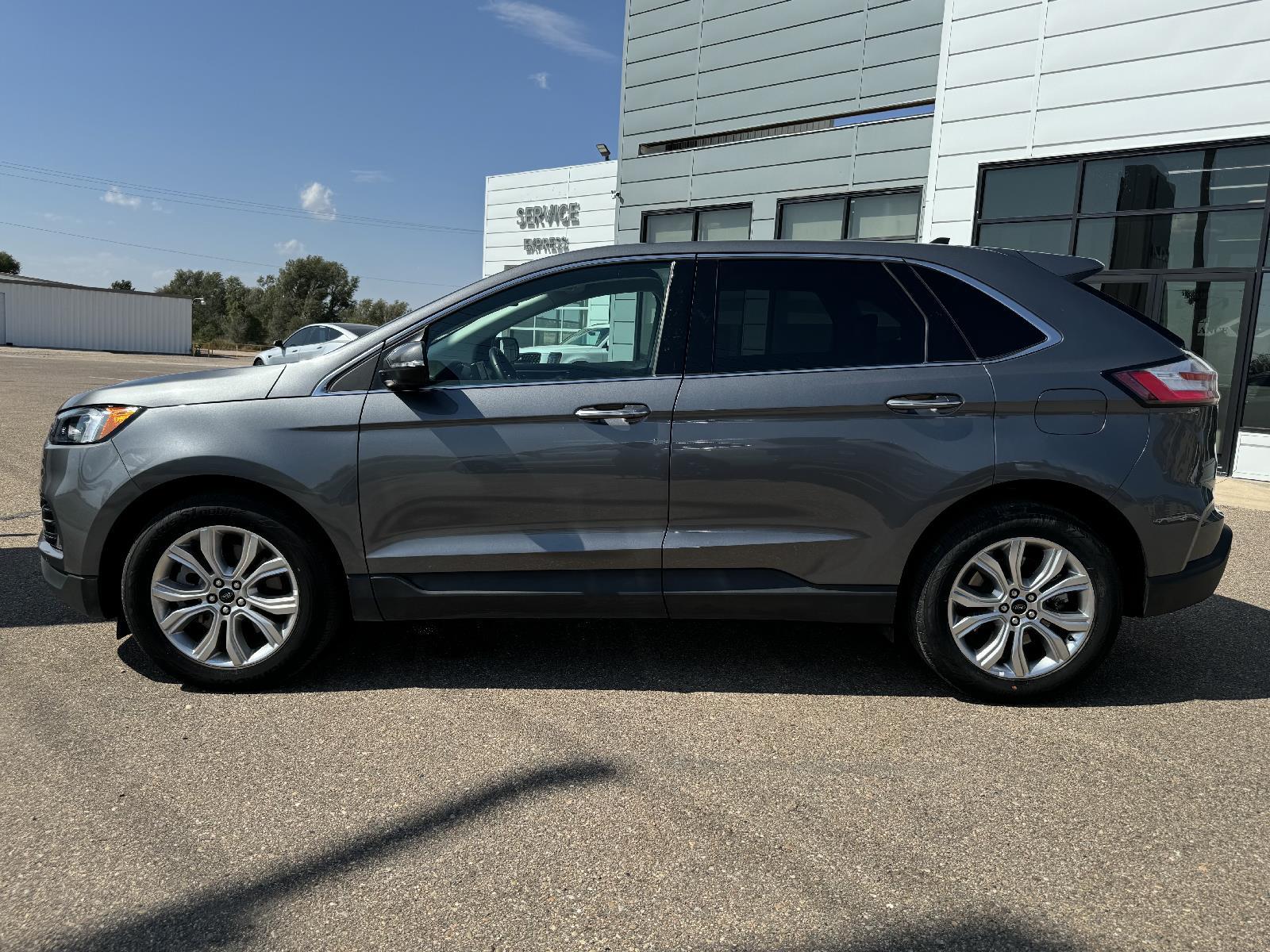 2024 Ford Edge Titanium photo 4