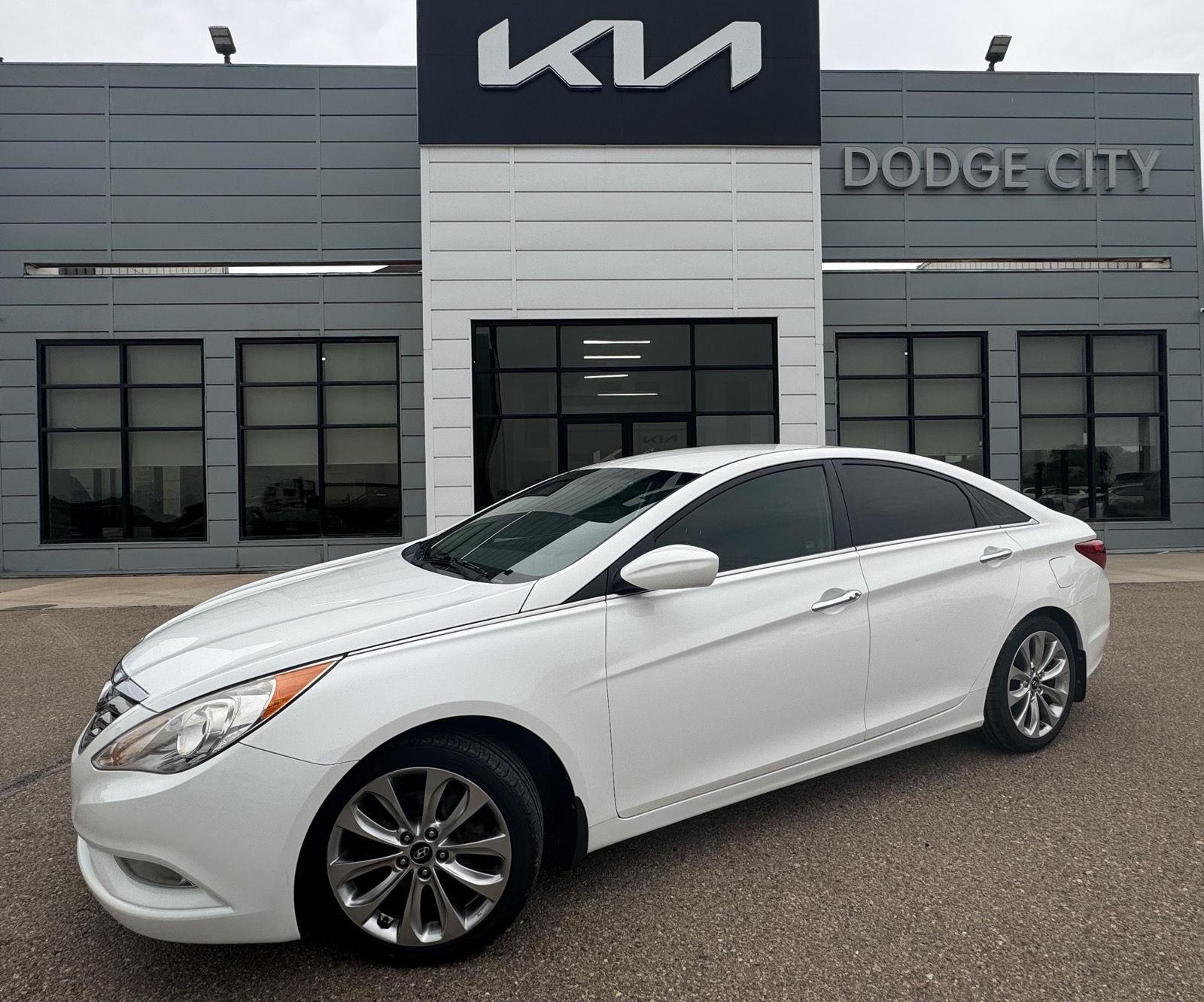 Used 2013 Hyundai Sonata SE with VIN 5NPEC4AC3DH777018 for sale in Dodge City, KS