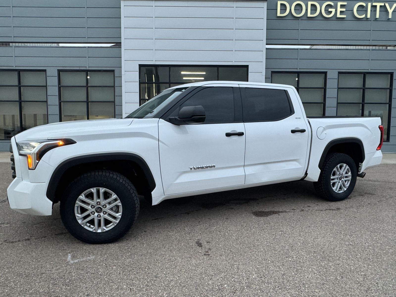 2023 Toyota Tundra SR5's photo