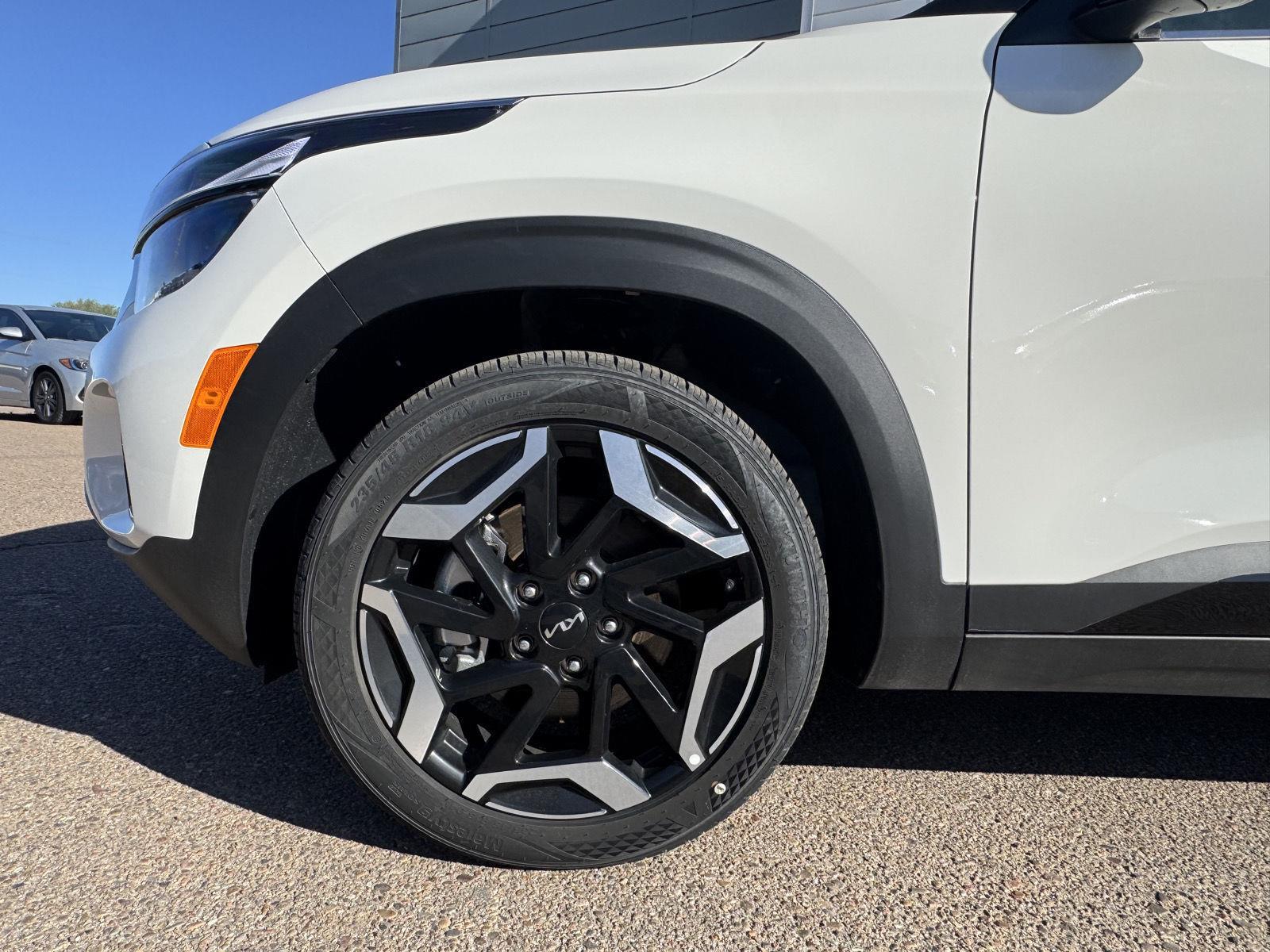 2025 Kia Seltos SX - Photo 11