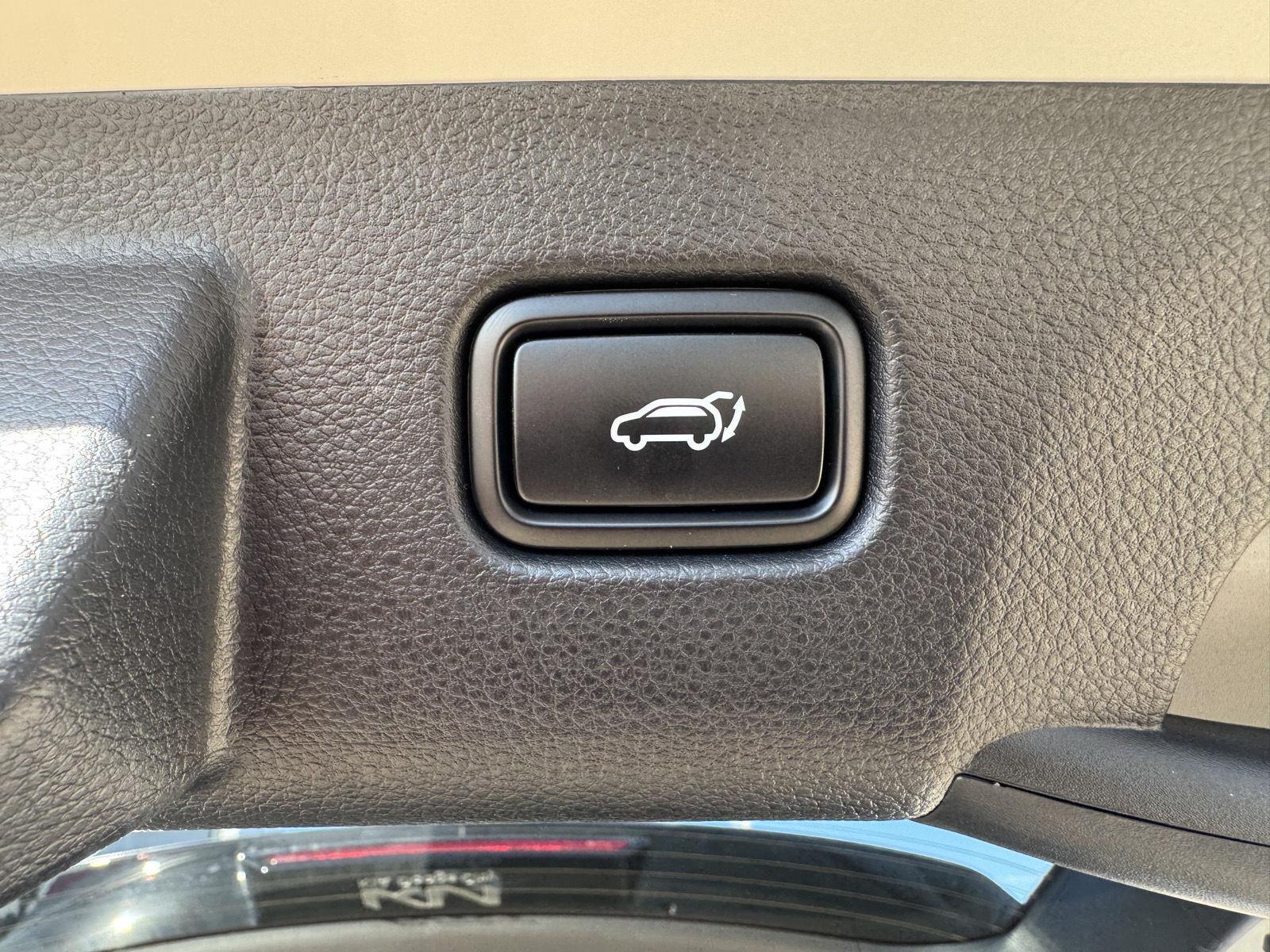 2025 Kia Seltos SX - Photo 14