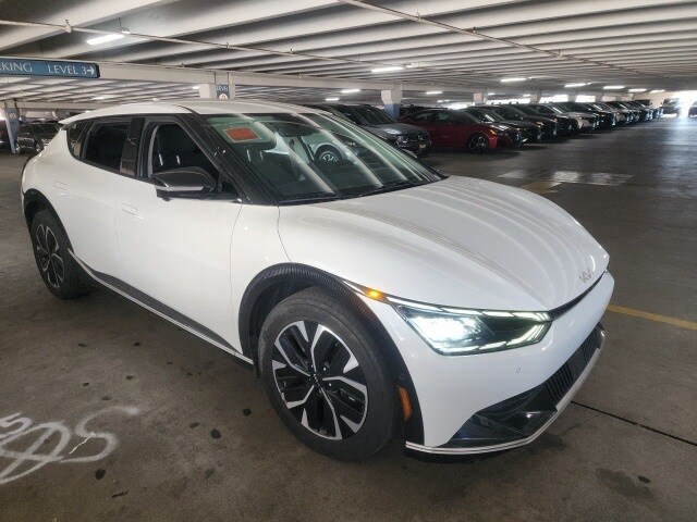 2022 Kia EV6 Wind photo 2